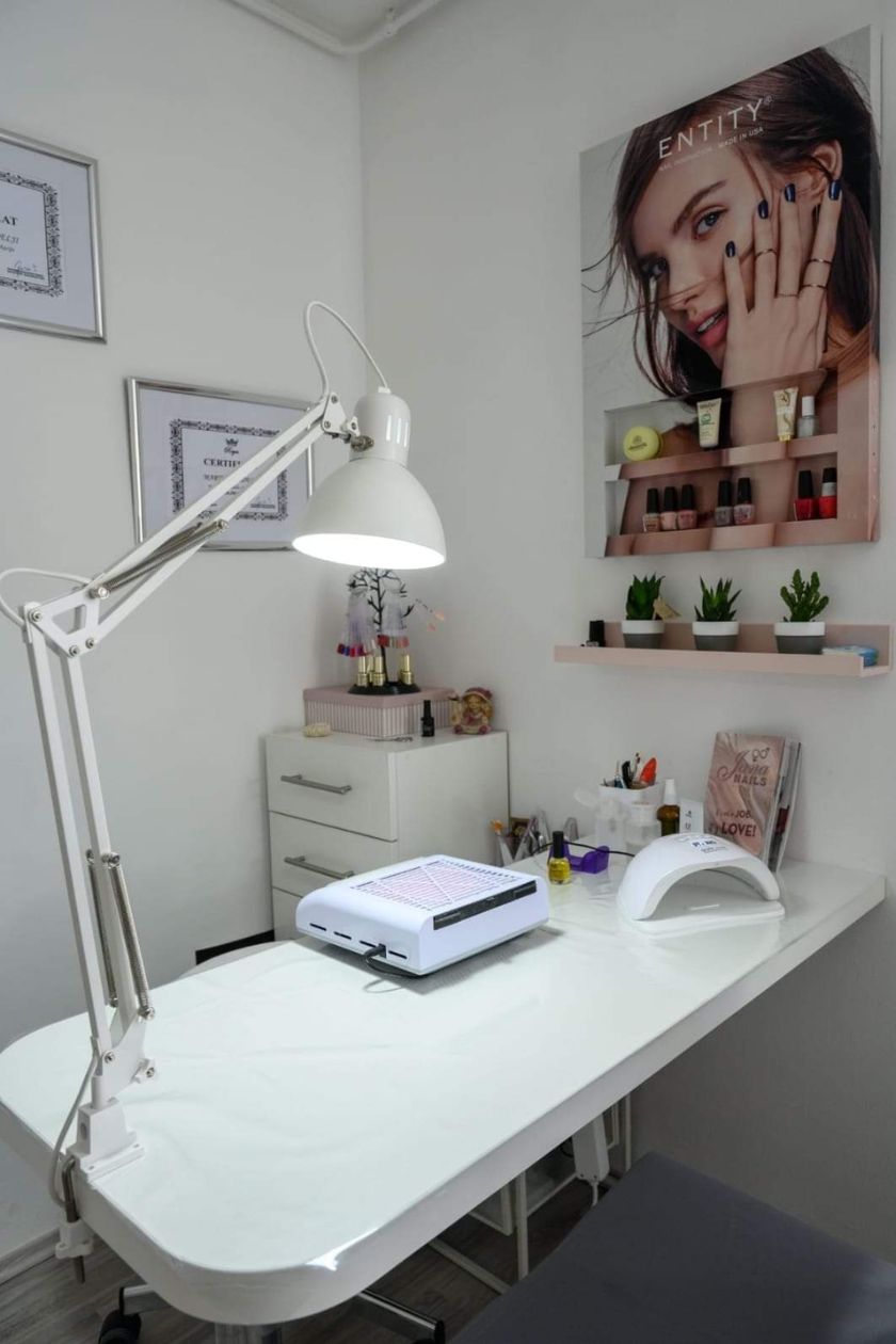 derma pedikerski salon derma slika 9 stol za manikuru